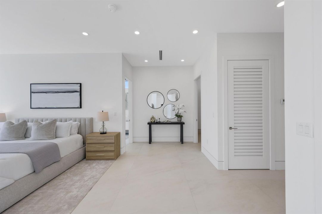 2612 Northeast 4th St - 62.jpg-FULL