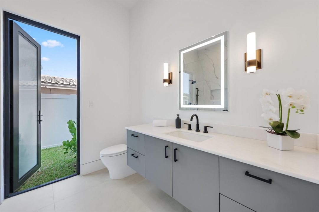 2612 Northeast 4th St - 80.jpg-FULL