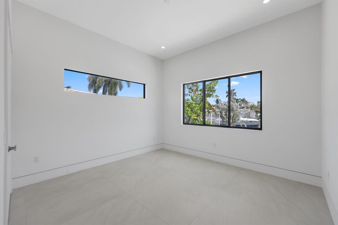 2612 Northeast 4th St - 82.jpg-FULL