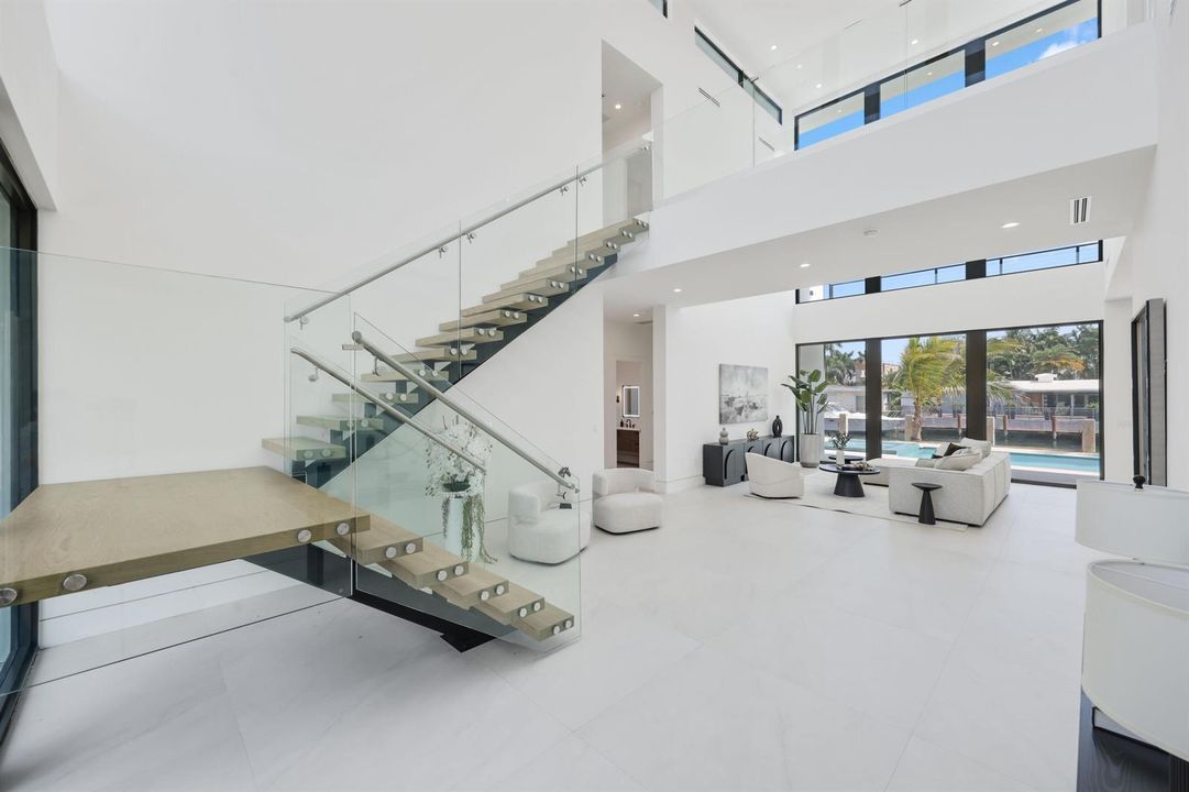 2612 Northeast 4th St - 6.jpg-FULL