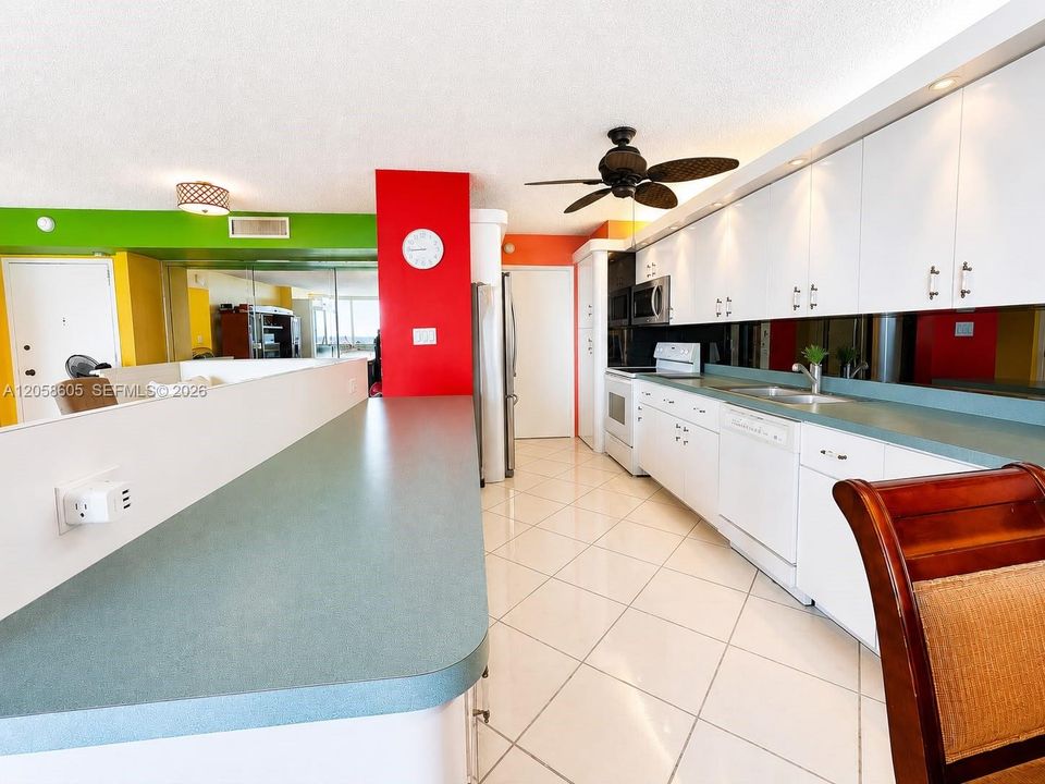 В аренду: $2,750 (1 спален, 2 ванн, 1010 Квадратных фут)