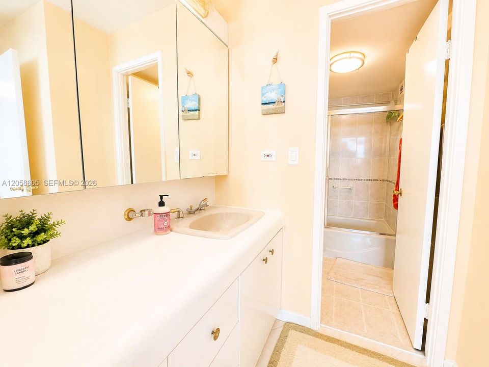 В аренду: $2,750 (1 спален, 2 ванн, 1010 Квадратных фут)