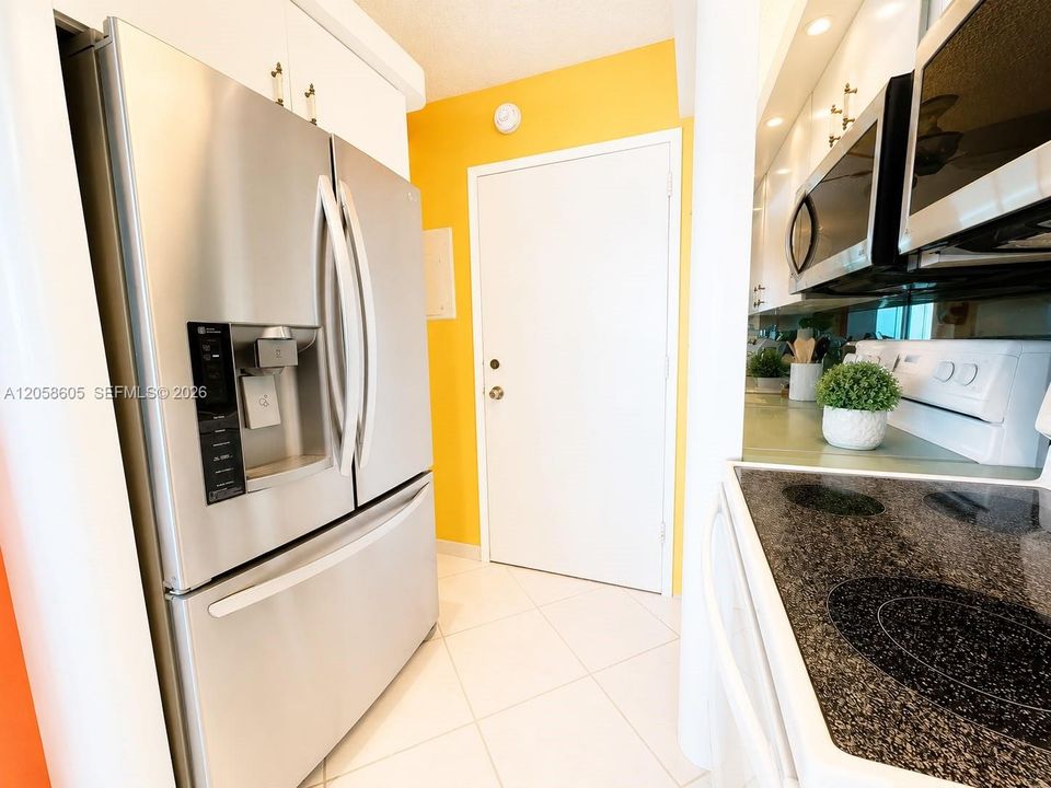 В аренду: $2,750 (1 спален, 2 ванн, 1010 Квадратных фут)
