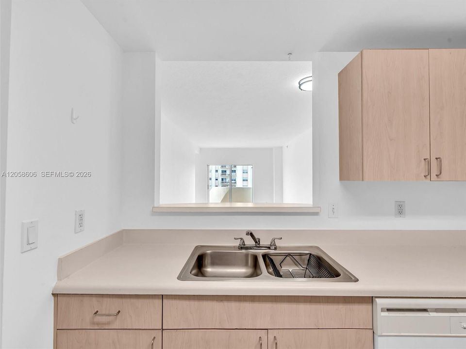 Douglas Grand Condo FOR SALE  50 MENORES AVE APT 518 CORAL GABLES, FL 33134