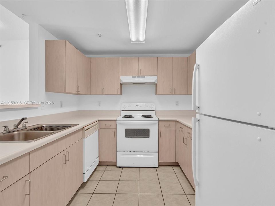 Douglas Grand Condo FOR SALE  50 MENORES AVE APT 518 CORAL GABLES, FL 33134