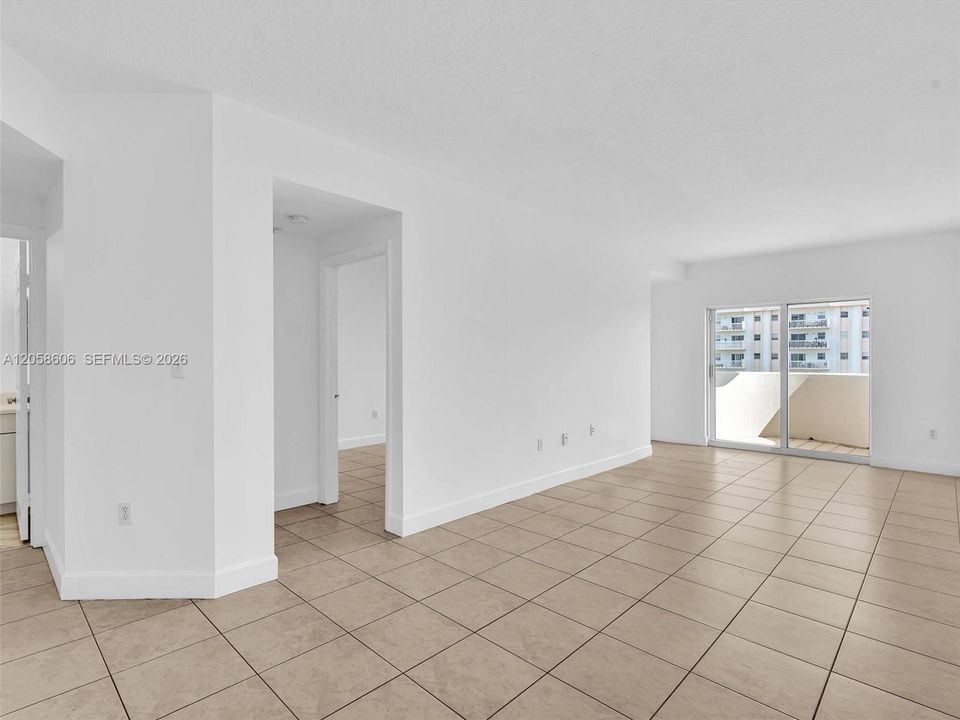 Douglas Grand Condo FOR SALE  50 MENORES AVE APT 518 CORAL GABLES, FL 33134