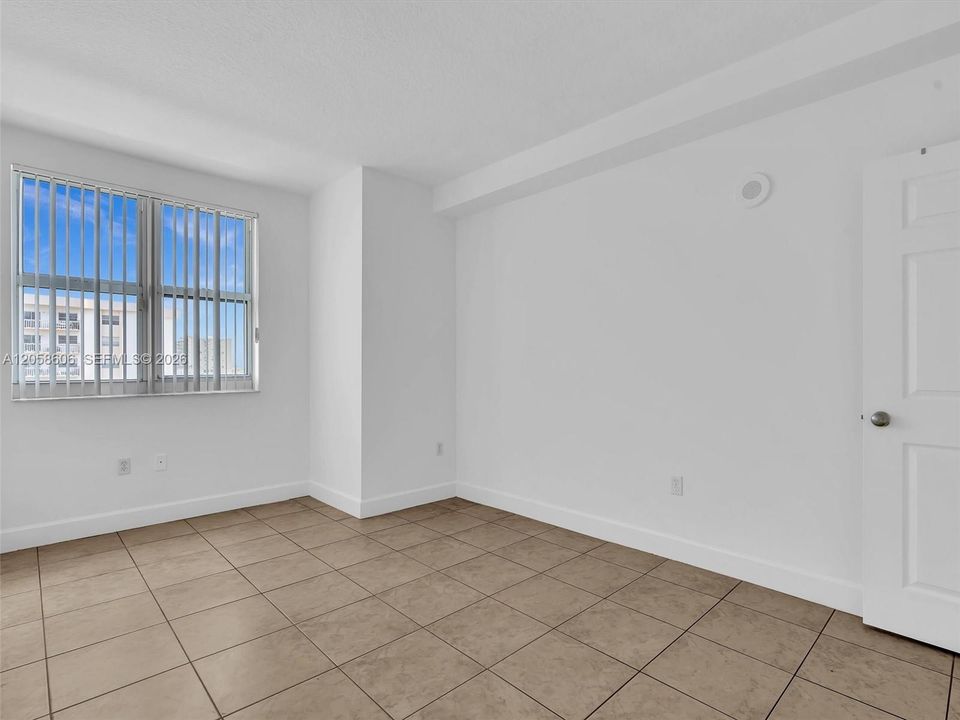 Douglas Grand Condo FOR SALE  50 MENORES AVE APT 518 CORAL GABLES, FL 33134