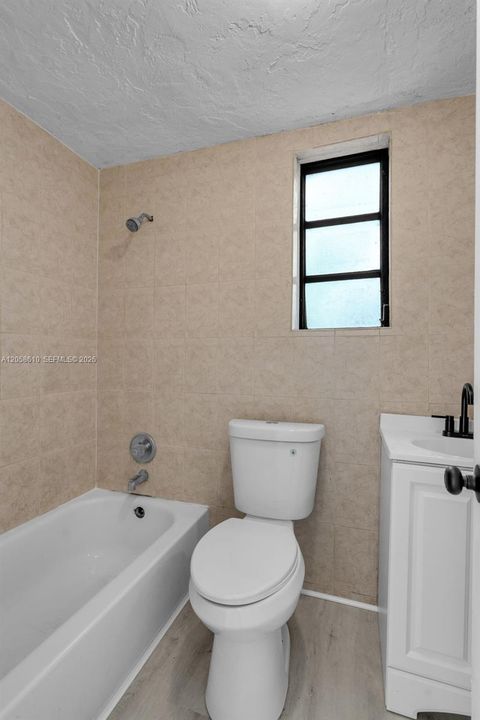For Sale: $700,000 (5 beds, 3 baths, 1968 Square Feet)
