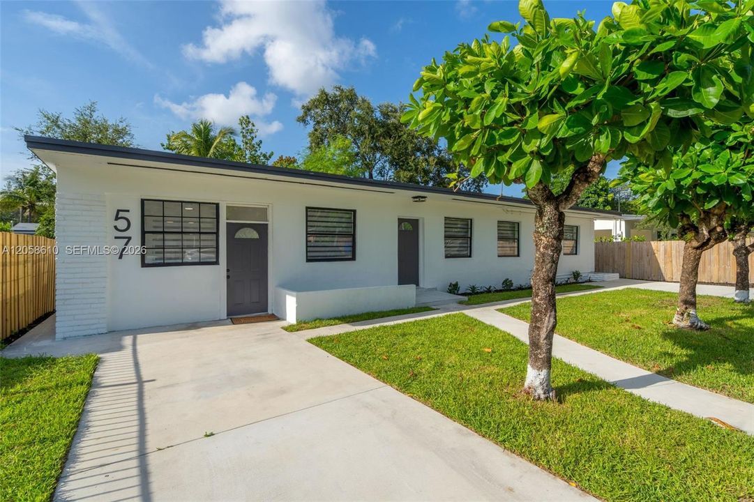 For Sale: $700,000 (5 beds, 3 baths, 1968 Square Feet)
