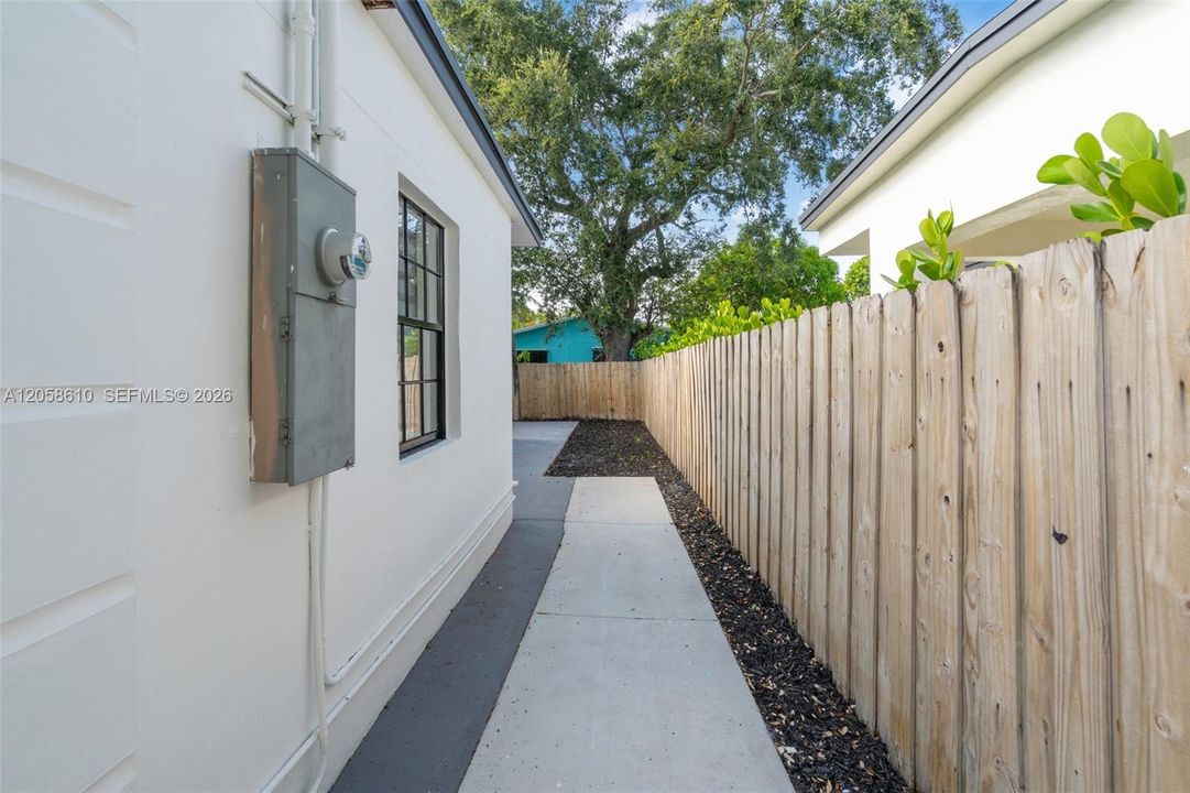 For Sale: $700,000 (5 beds, 3 baths, 1968 Square Feet)