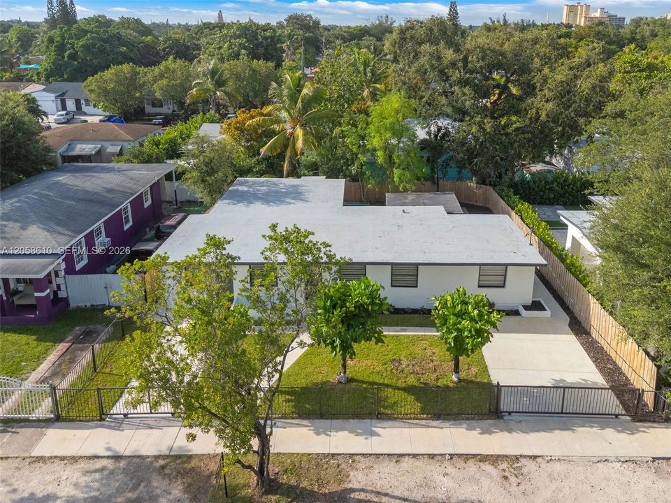 For Sale: $700,000 (5 beds, 3 baths, 1968 Square Feet)