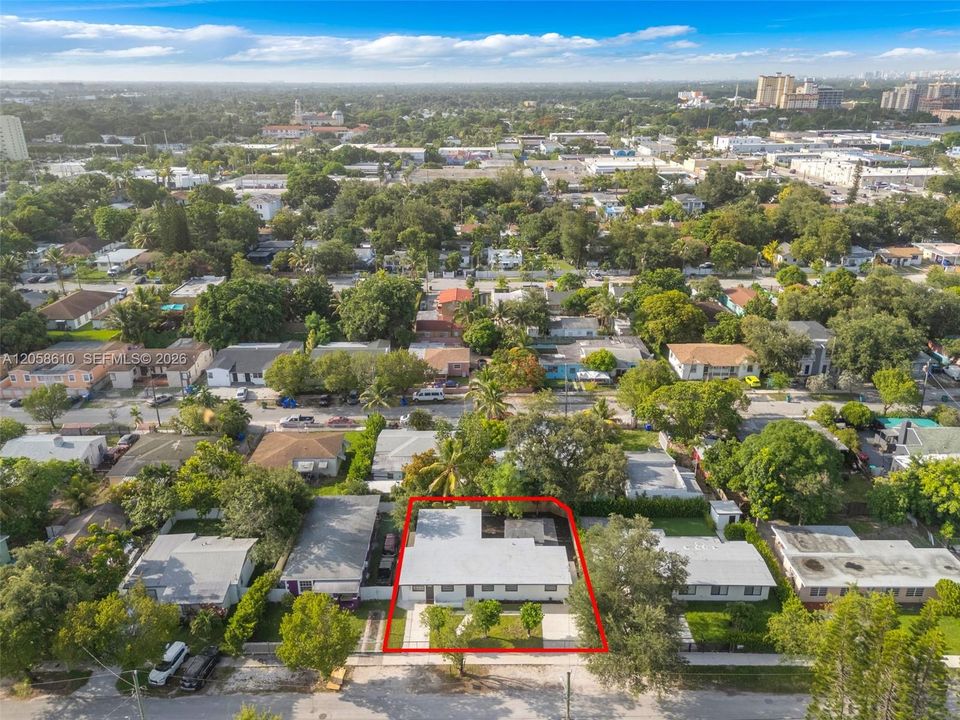 For Sale: $700,000 (5 beds, 3 baths, 1968 Square Feet)