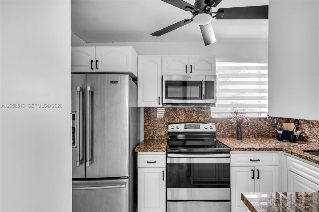 For Sale: $700,000 (5 beds, 3 baths, 1968 Square Feet)