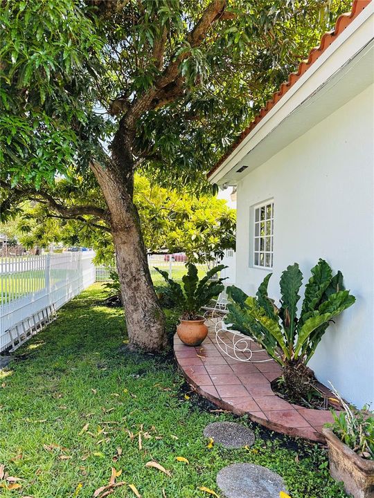 For Rent: $7,200 (4 beds, 2 baths, 1754 Square Feet)