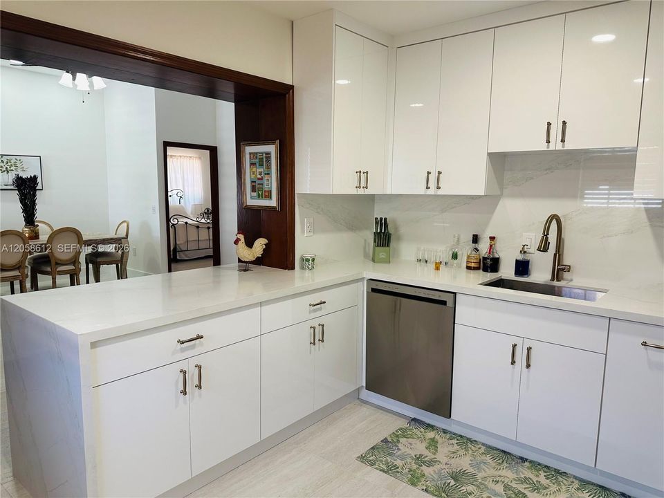 For Rent: $7,200 (4 beds, 2 baths, 1754 Square Feet)