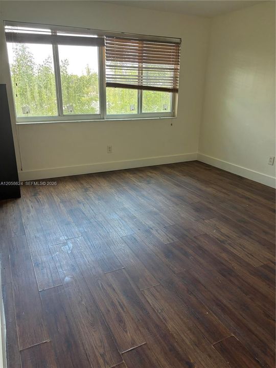 В аренду: $1,800 (2 спален, 1 ванн, 1075 Квадратных фут)
