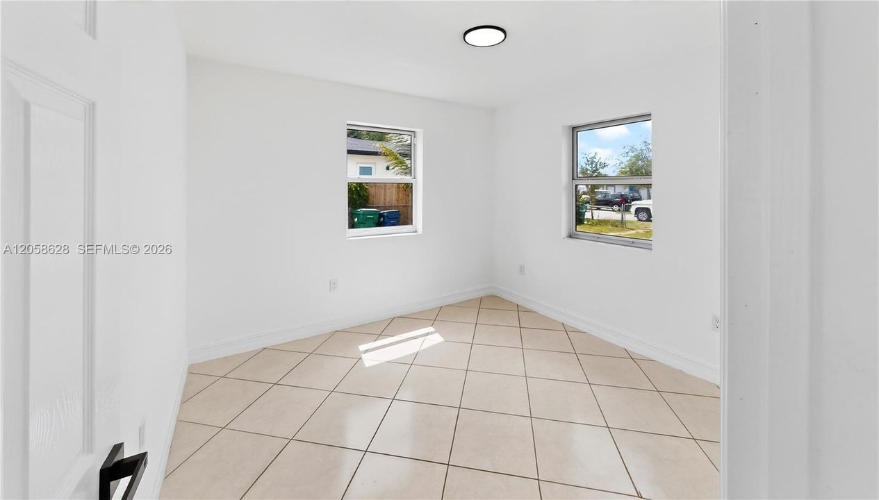 For Sale: $529,900 (3 beds, 2 baths, 1184 Square Feet)