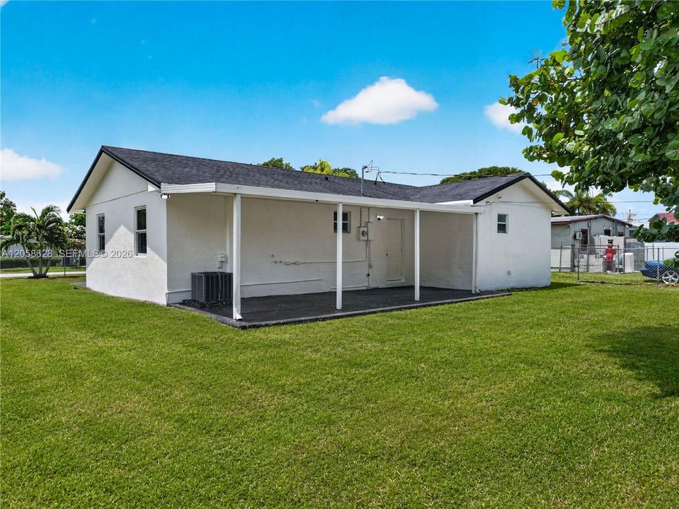 For Sale: $529,900 (3 beds, 2 baths, 1184 Square Feet)