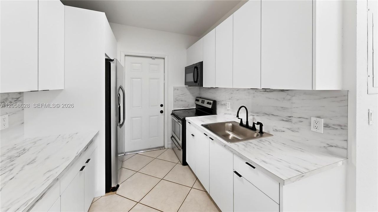 For Sale: $529,900 (3 beds, 2 baths, 1184 Square Feet)