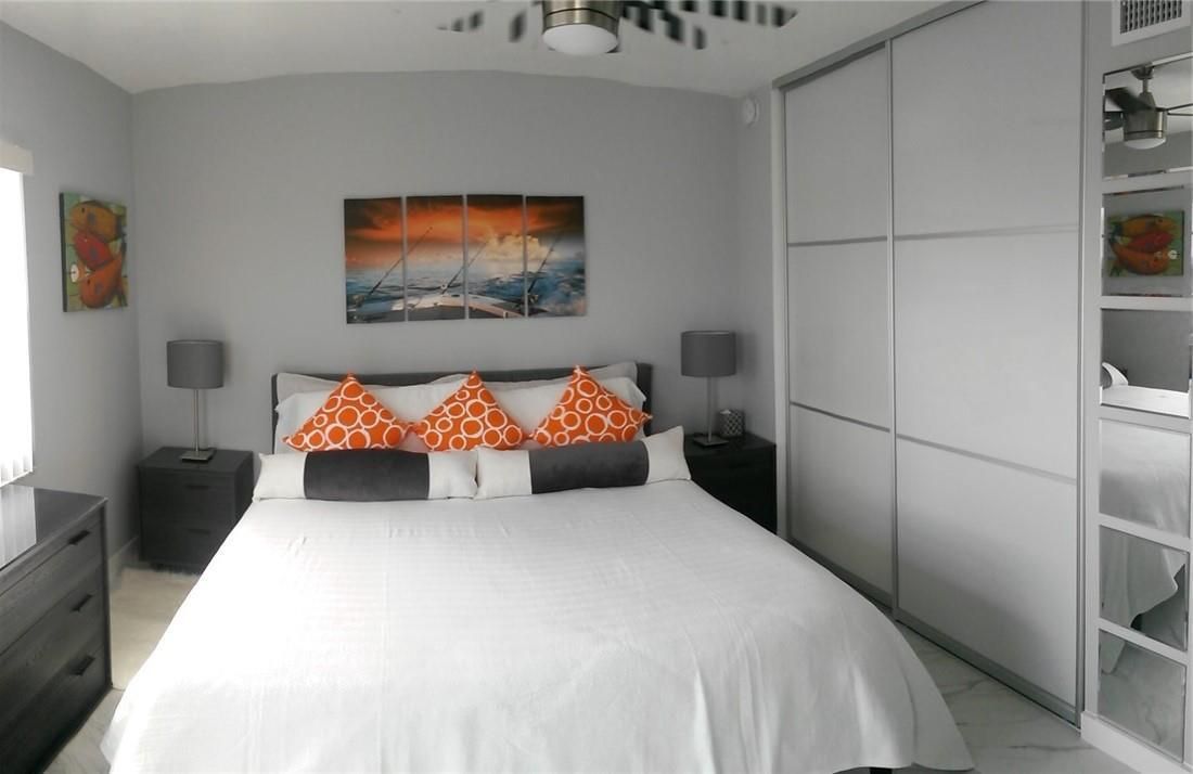 Main bedroom, king size bed