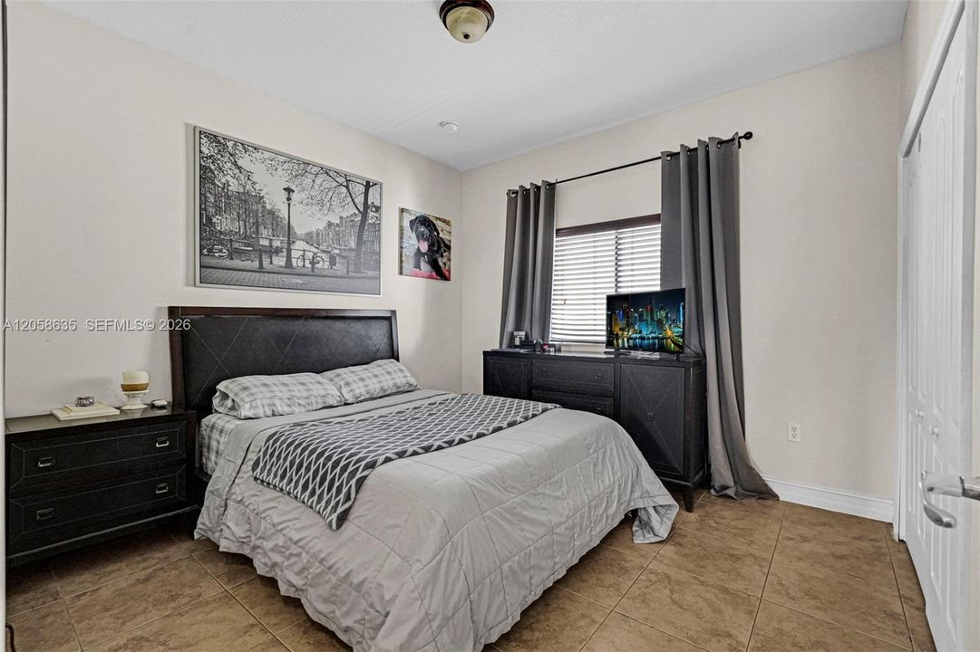 En Venta: $850,000 (4 camas, 2 baños, 2659 Pies cuadrados)