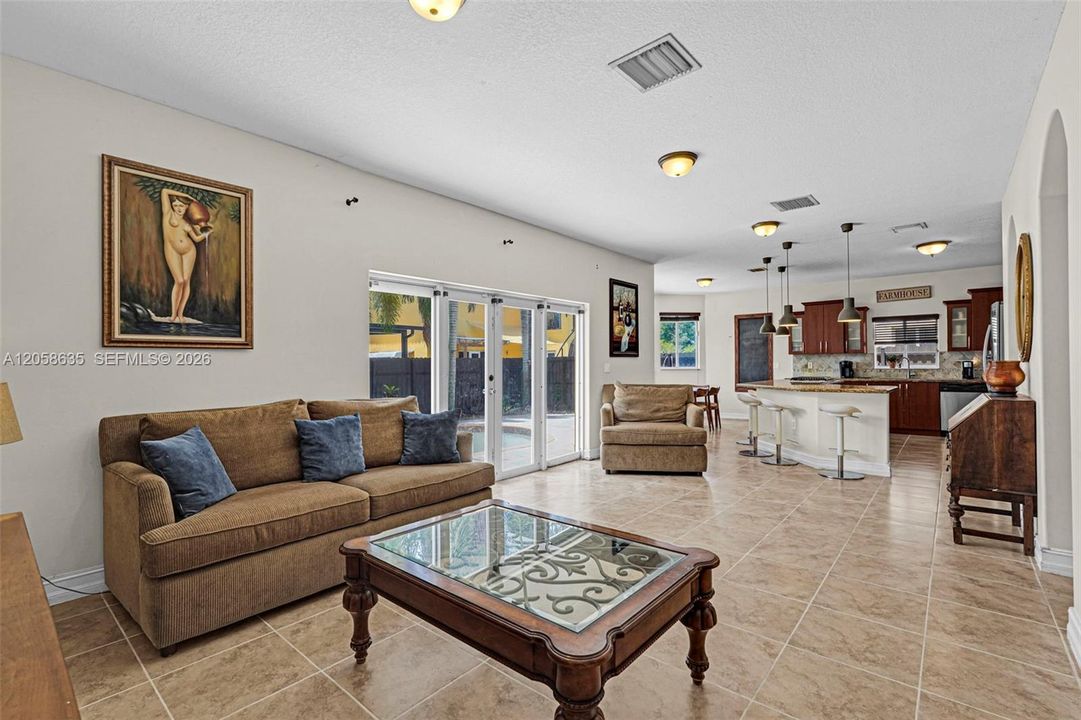 En Venta: $850,000 (4 camas, 2 baños, 2659 Pies cuadrados)