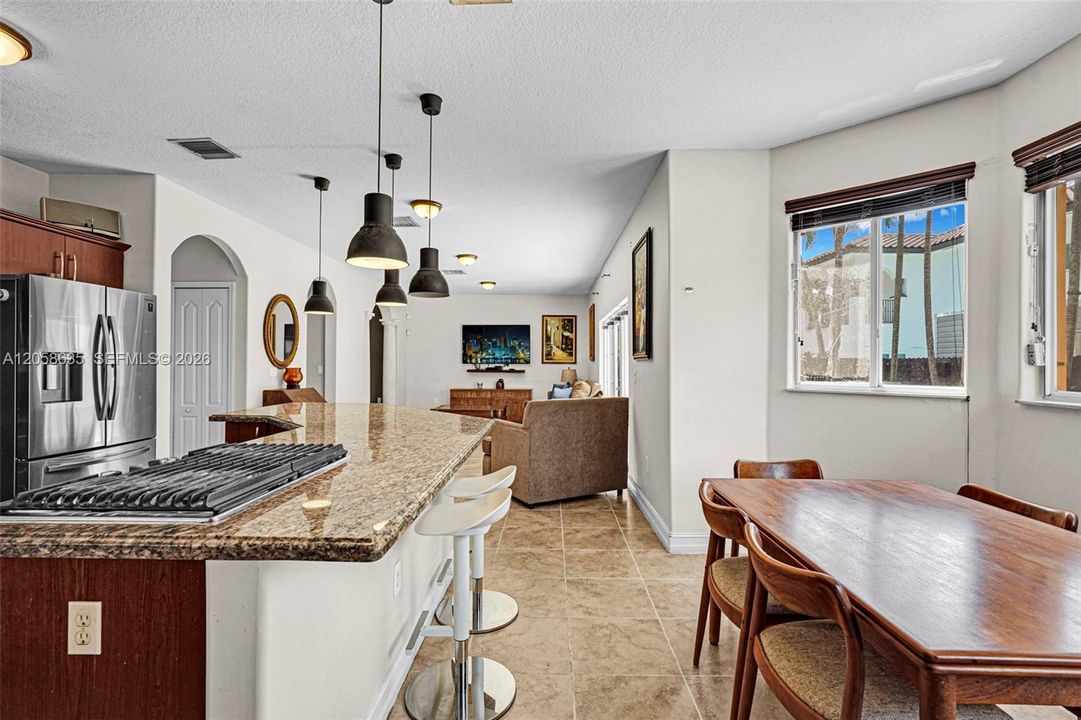 En Venta: $850,000 (4 camas, 2 baños, 2659 Pies cuadrados)