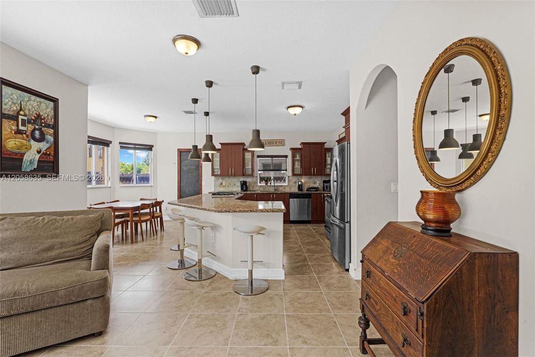 En Venta: $850,000 (4 camas, 2 baños, 2659 Pies cuadrados)