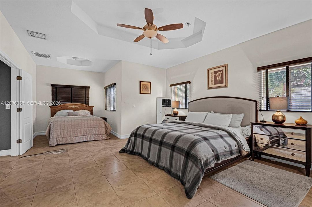 En Venta: $850,000 (4 camas, 2 baños, 2659 Pies cuadrados)