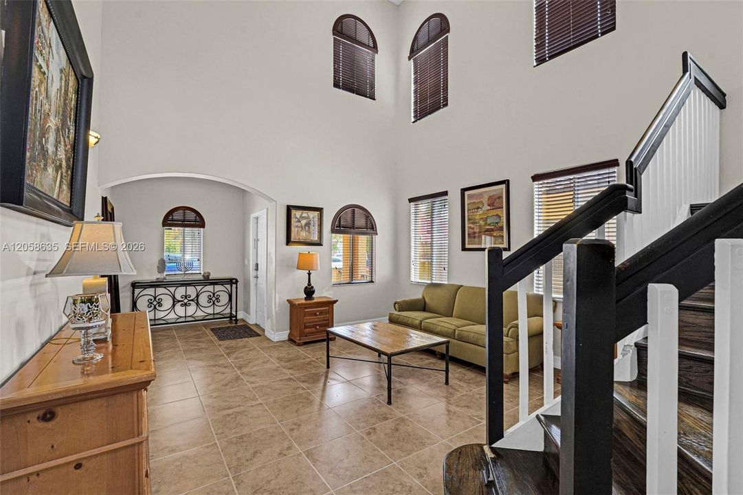 En Venta: $850,000 (4 camas, 2 baños, 2659 Pies cuadrados)