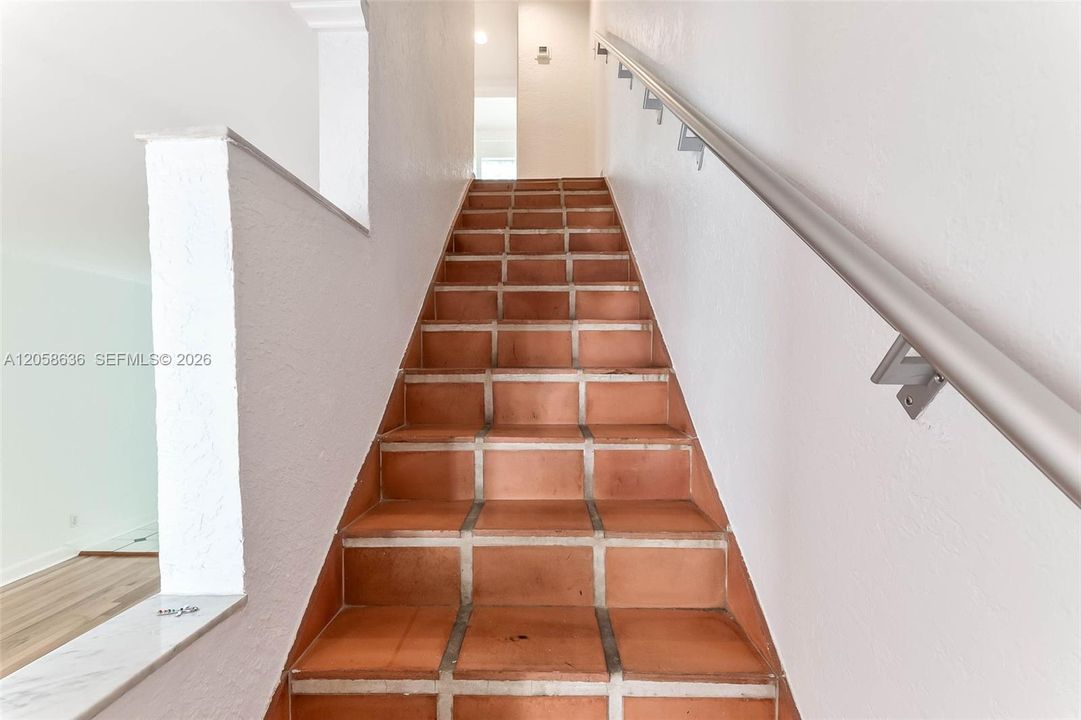 For Rent: $3,500 (2 beds, 1 baths, 900 Square Feet)
