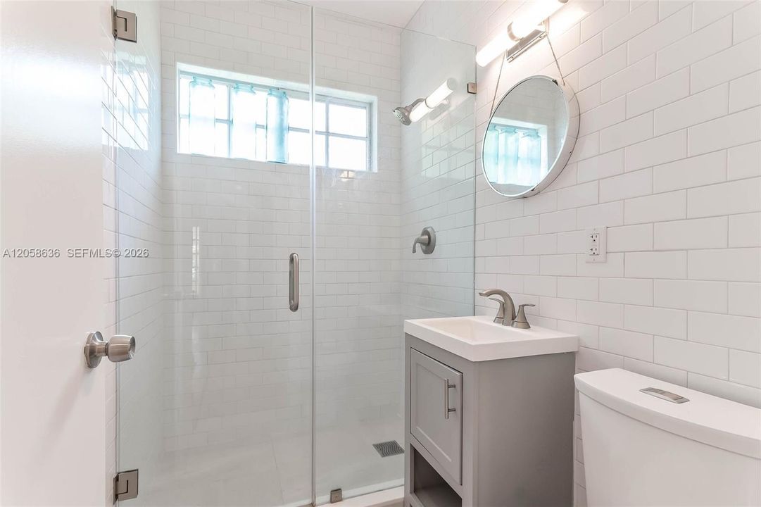 For Rent: $3,500 (2 beds, 1 baths, 900 Square Feet)