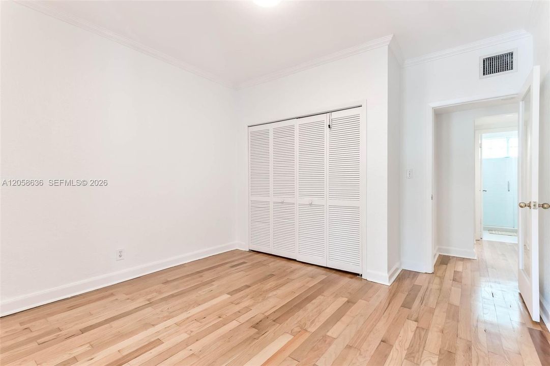 For Rent: $3,500 (2 beds, 1 baths, 900 Square Feet)