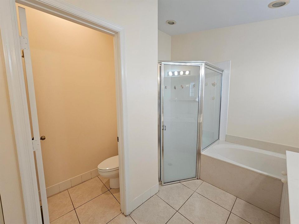 Bathroom 1 (2)