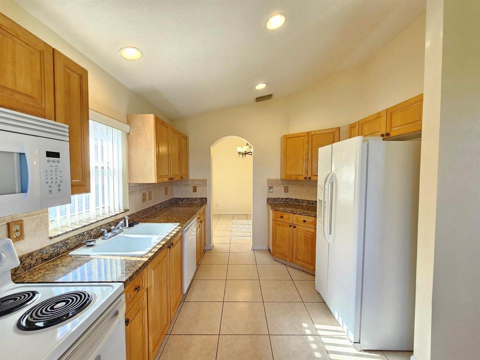 Kitchen (2)