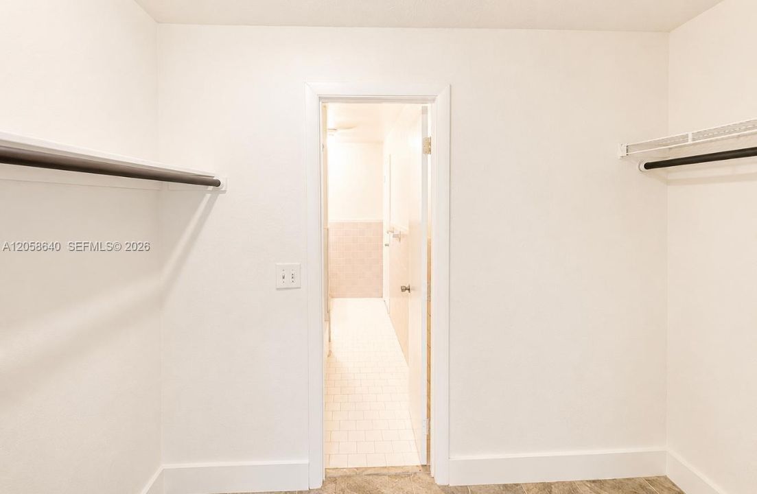 For Rent: $2,700 (3 beds, 1 baths, 1152 Square Feet)