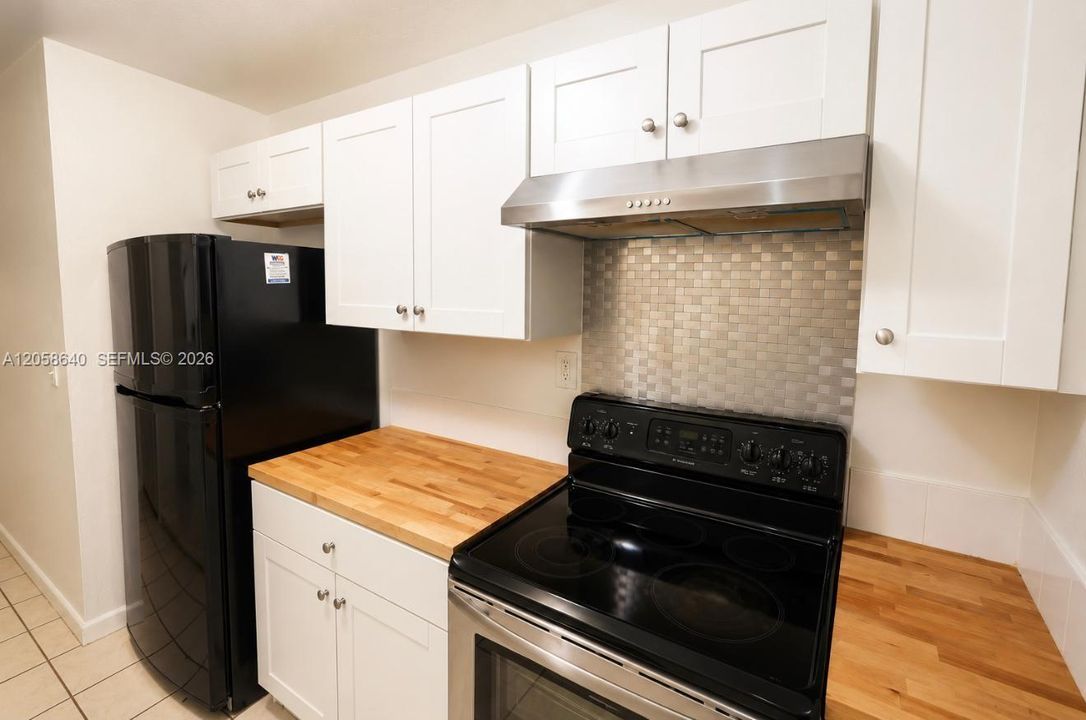 For Rent: $2,700 (3 beds, 1 baths, 1152 Square Feet)