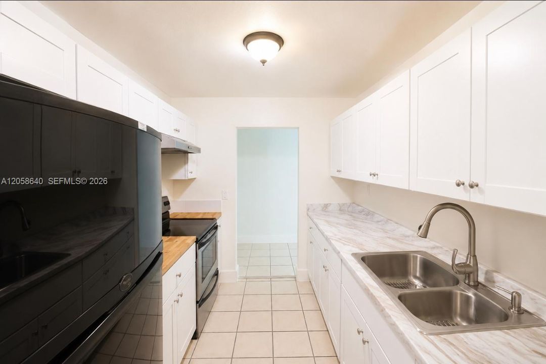 For Rent: $2,700 (3 beds, 1 baths, 1152 Square Feet)