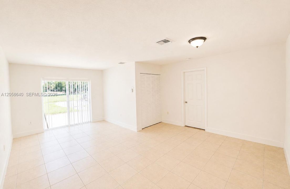 For Rent: $2,700 (3 beds, 1 baths, 1152 Square Feet)