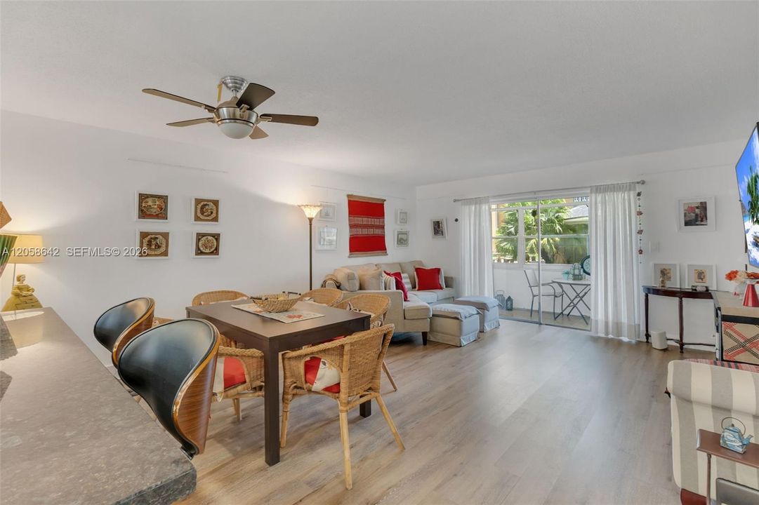 En Venta: $215,000 (2 camas, 2 baños, 1092 Pies cuadrados)