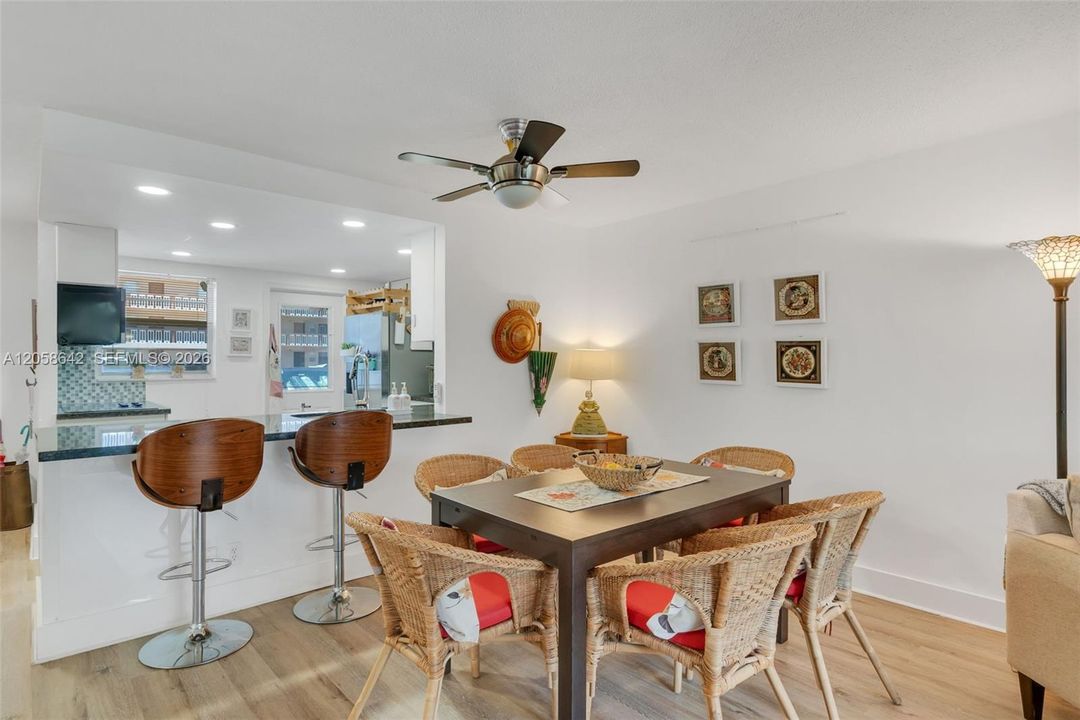 En Venta: $215,000 (2 camas, 2 baños, 1092 Pies cuadrados)