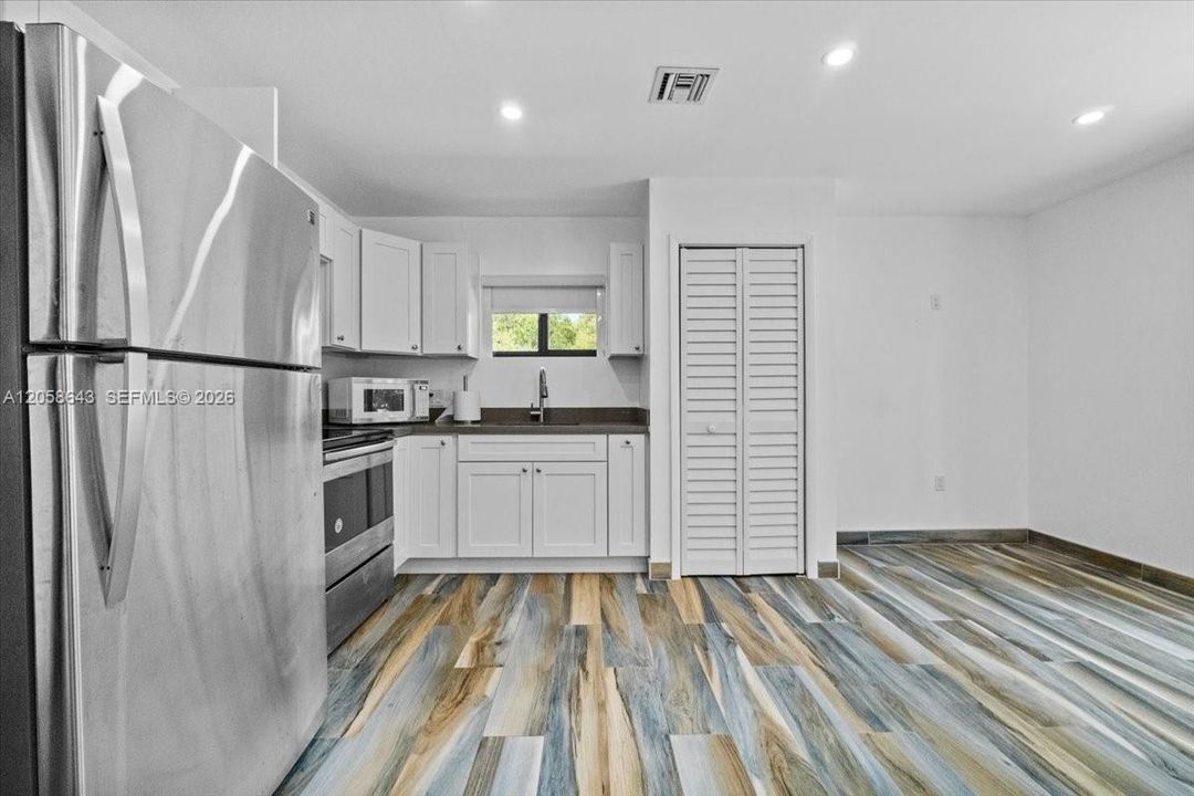 En Venta: $385,000 (2 camas, 1 baños, 777 Pies cuadrados)