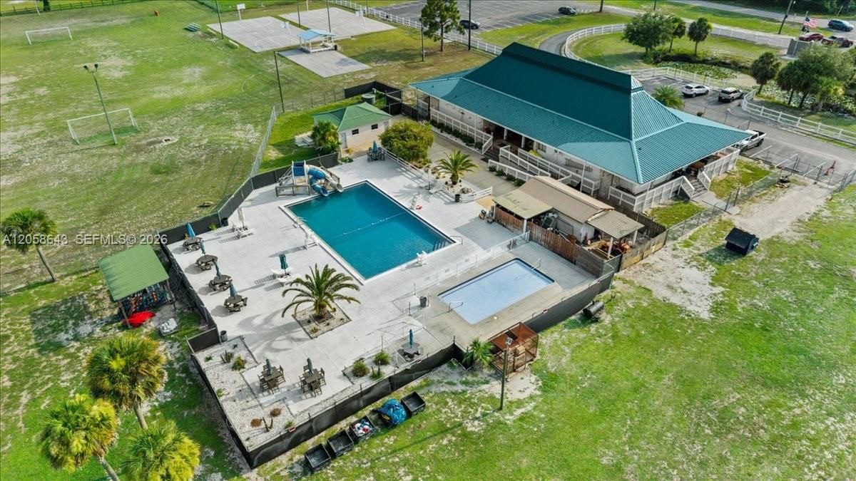 En Venta: $385,000 (2 camas, 1 baños, 777 Pies cuadrados)