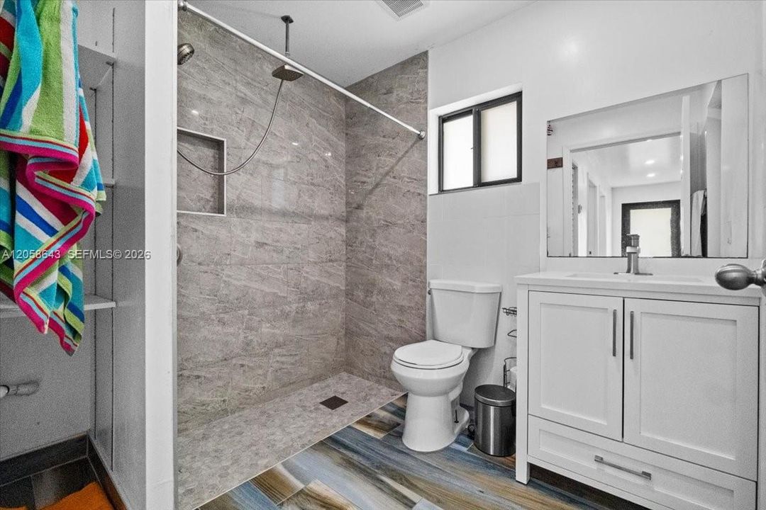 En Venta: $385,000 (2 camas, 1 baños, 777 Pies cuadrados)