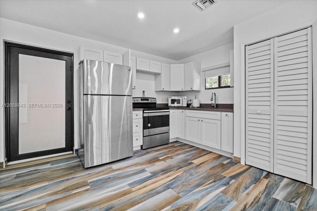 En Venta: $385,000 (2 camas, 1 baños, 777 Pies cuadrados)
