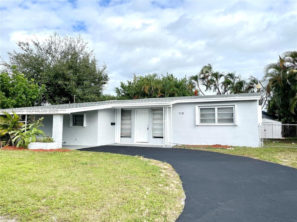 For Rent: $2,500 (2 beds, 1 baths, 1002 Square Feet)