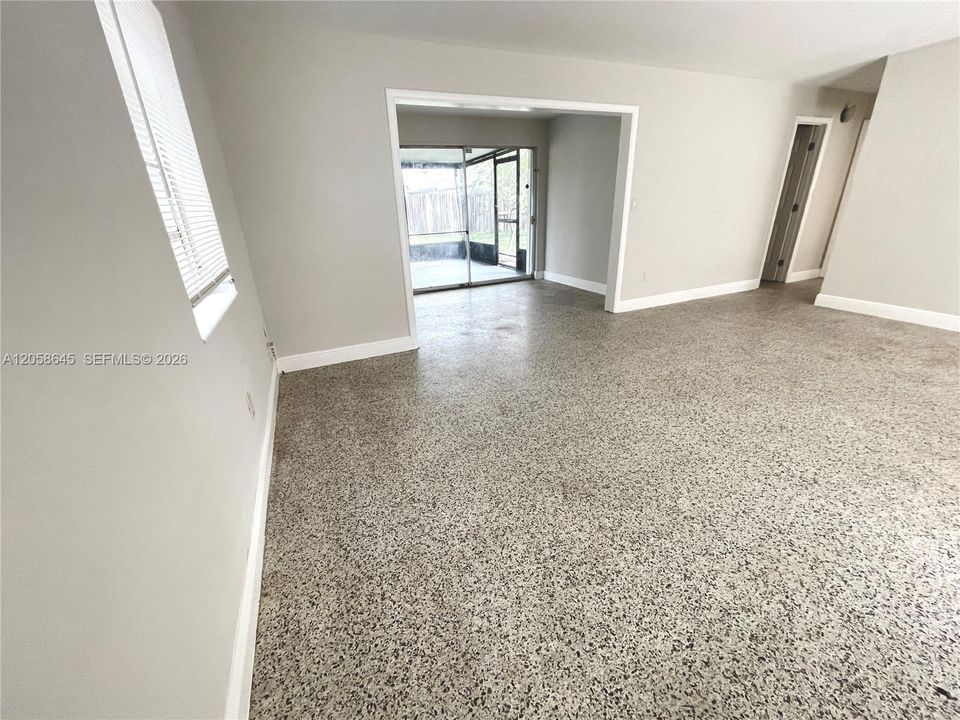 For Rent: $2,500 (2 beds, 1 baths, 1002 Square Feet)