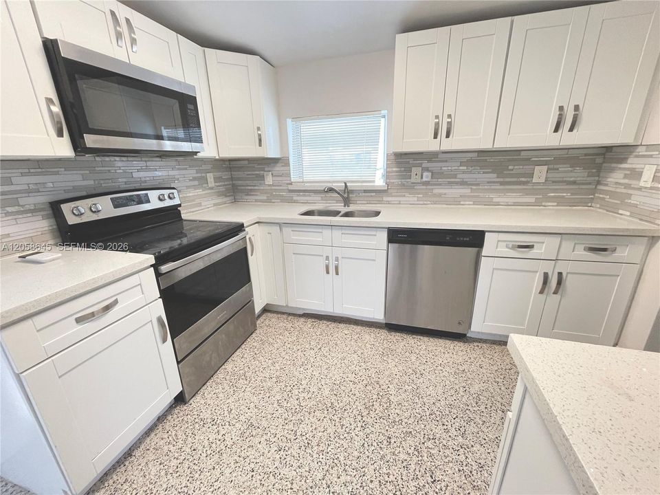 For Rent: $2,500 (2 beds, 1 baths, 1002 Square Feet)