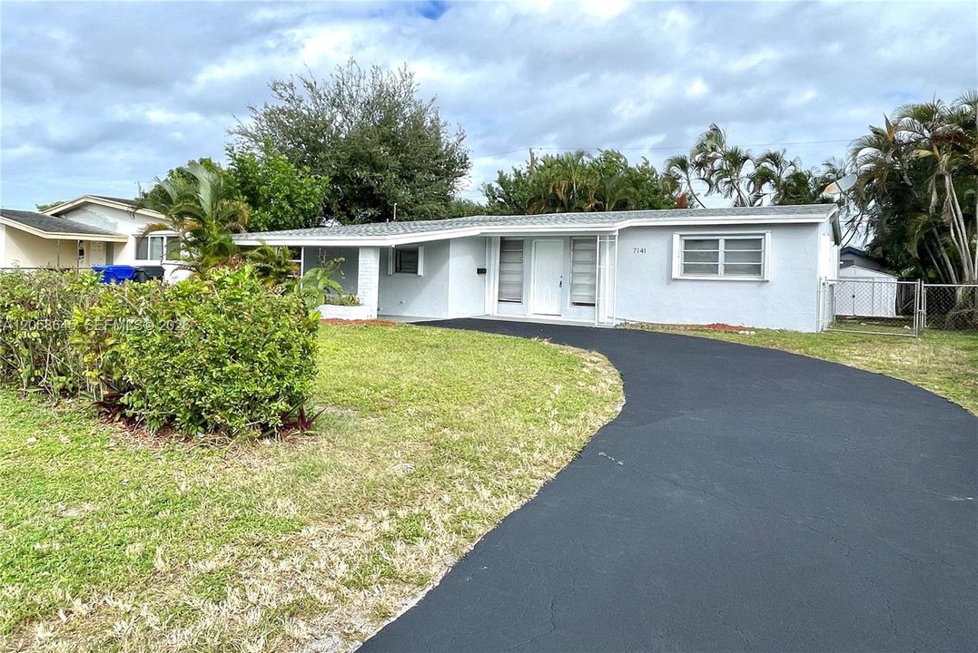 For Rent: $2,500 (2 beds, 1 baths, 1002 Square Feet)
