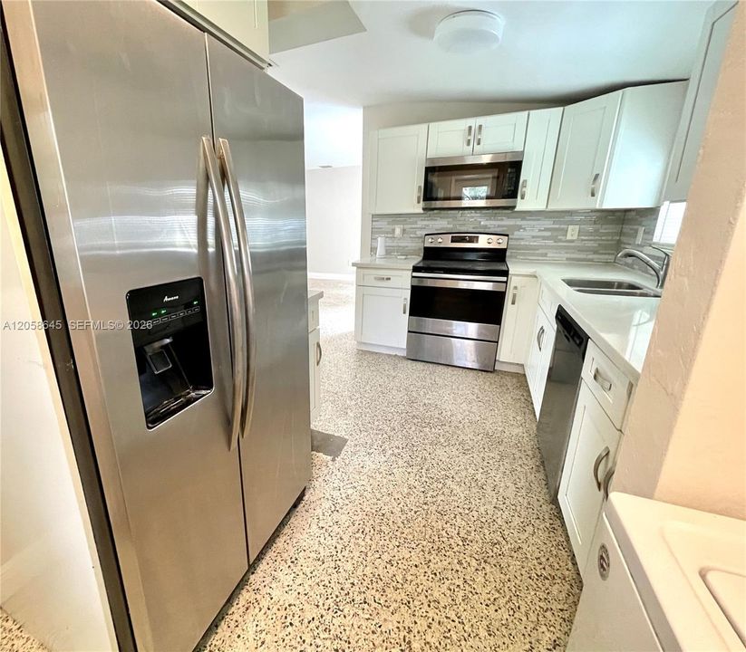 For Rent: $2,500 (2 beds, 1 baths, 1002 Square Feet)